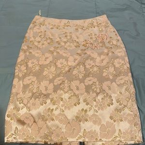 Banana republic lined pencil skirt w gold thread detail